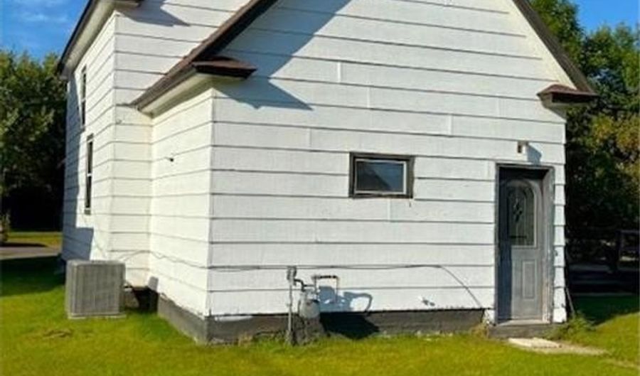 319 4th St NW, Aitkin, MN 56431 - 3 Beds, 1 Bath