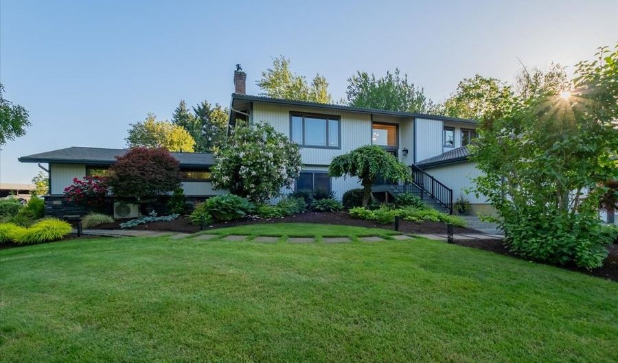 24752 NE PRAIRIE VIEW Dr, Aurora, OR 97002 - 4 Beds, 4 Bath