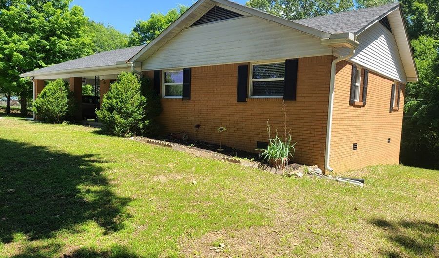315 Lick Creek Rd, Big Sandy, TN 38221 - 3 Beds, 2 Bath