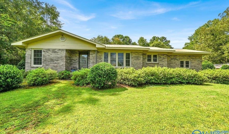 4975 Section Line Rd, Albertville, AL 35950 - 3 Beds, 2 Bath