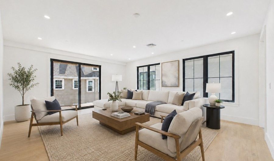 244 L St 2, Boston, MA 02127 - 4 Beds, 4 Bath