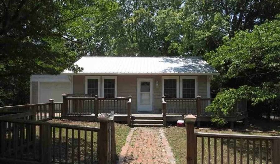 305 Summit St, Aberdeen, NC 28315 - 2 Beds, 1 Bath
