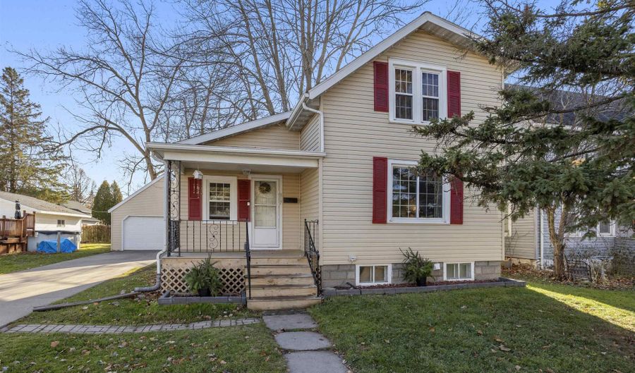 817 W PACKARD St, Appleton, WI 54914 - 3 Beds, 1 Bath