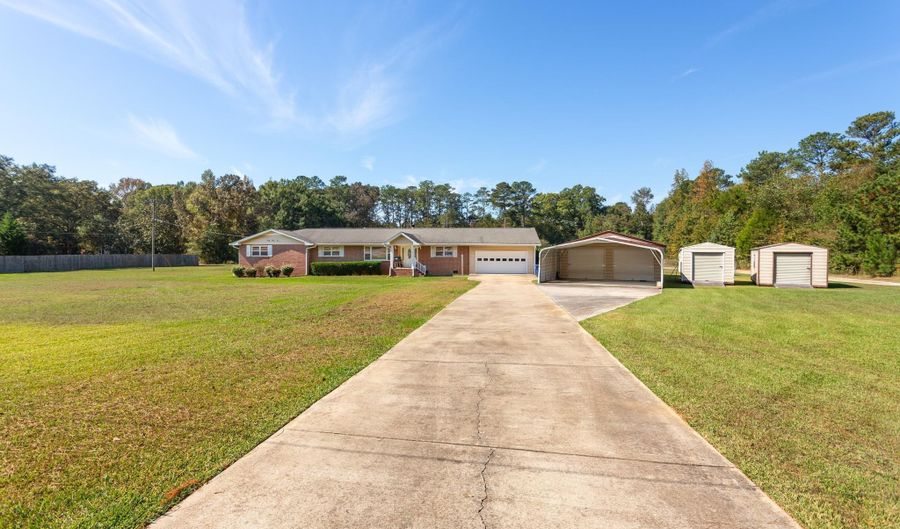 890 KELLY LYNN Dr, Anniston, AL 36207 - 4 Beds, 3 Bath