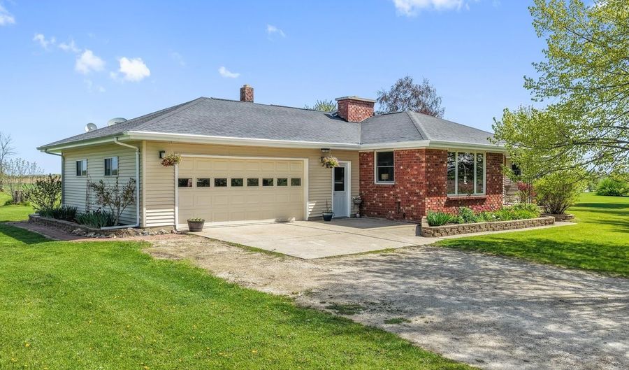 E5108 W WILSON Road, Algoma, WI 54201 - 3 Beds, 2 Bath