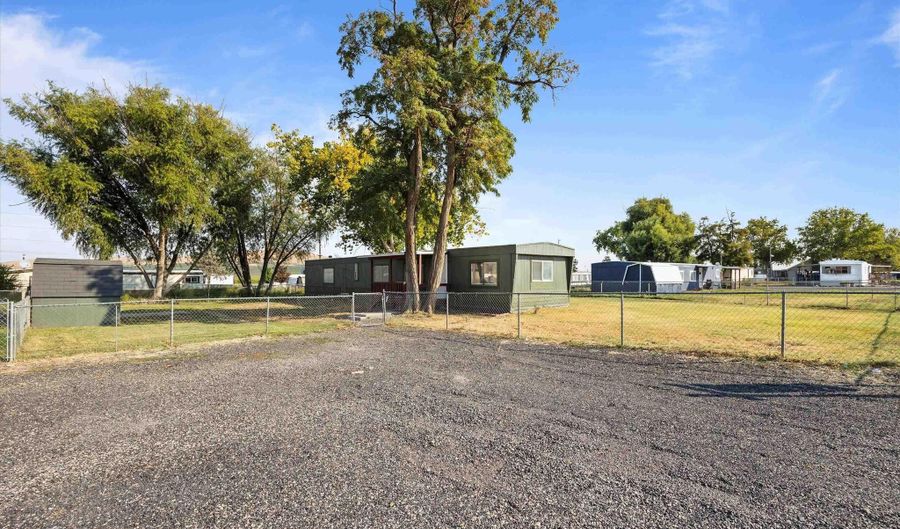 31404 E Kennedy Rd, Benton City, WA 99320 - 2 Beds, 2 Bath