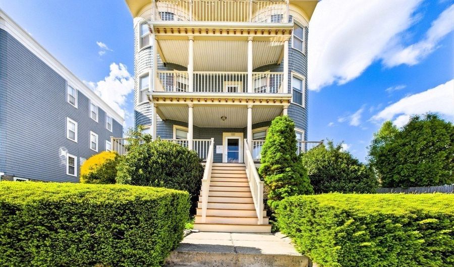 37 Westmoreland St, Boston, MA 02124 - 7 Beds, 3 Bath