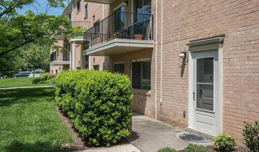 10667 MONTROSE Ave M-4, Bethesda, MD 20814 - 3 Beds, 2 Bath