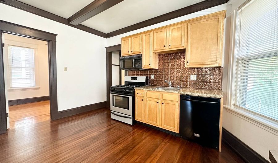 423 Hamilton St Floor 1, Albany, NY 12203 - 4 Beds, 1 Bath