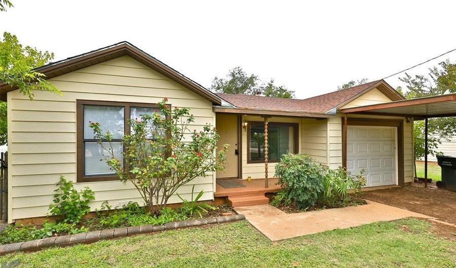 2428 Maple St, Abilene, TX 79602 - 3 Beds, 2 Bath
