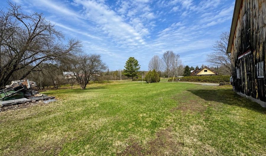 11 N Ridge Rd, Burke, VT 05871 - 3 Beds, 2 Bath