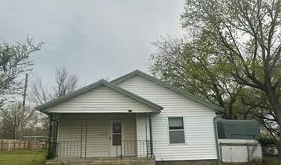 201 W Broadway, Allen, OK 74825 - 2 Beds, 1 Bath