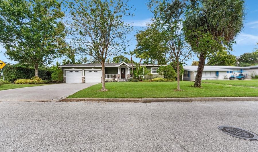 1437 KNOLLWOOD St, Orlando, FL 32804 - 3 Beds, 2 Bath