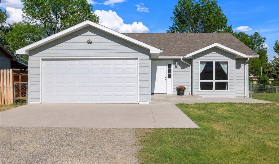 427 S 5th St, Bridger, MT 59014 - 3 Beds, 3 Bath