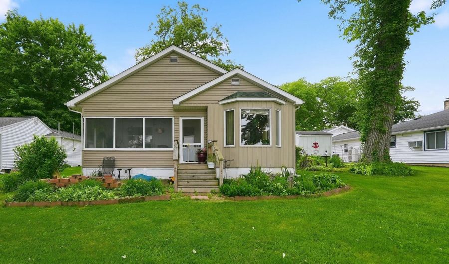 2948 E Skinner Lake N Dr, Albion, IN 46701 - 2 Beds, 2 Bath
