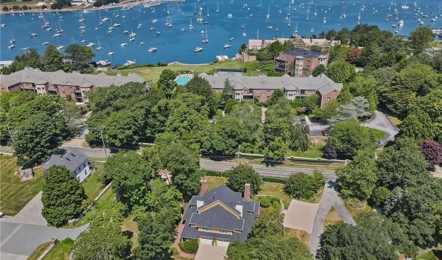 112 Harrison Ave, Newport, RI 02840 - 6 Beds, 6 Bath