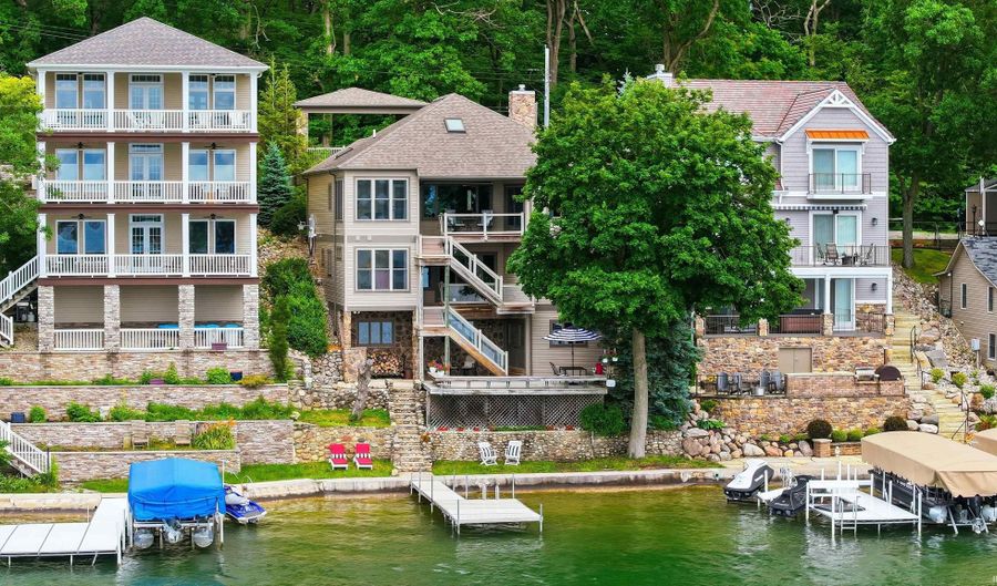 900 Ln 105 Lake James, Angola, IN 46703 - 5 Beds, 4 Bath