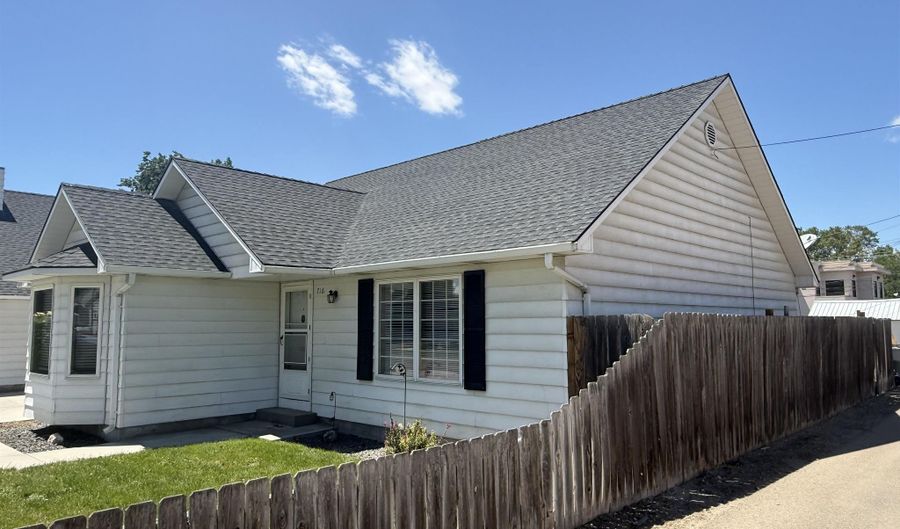 716 S 9th Ave, Caldwell, ID 83605 - 2 Beds, 2 Bath