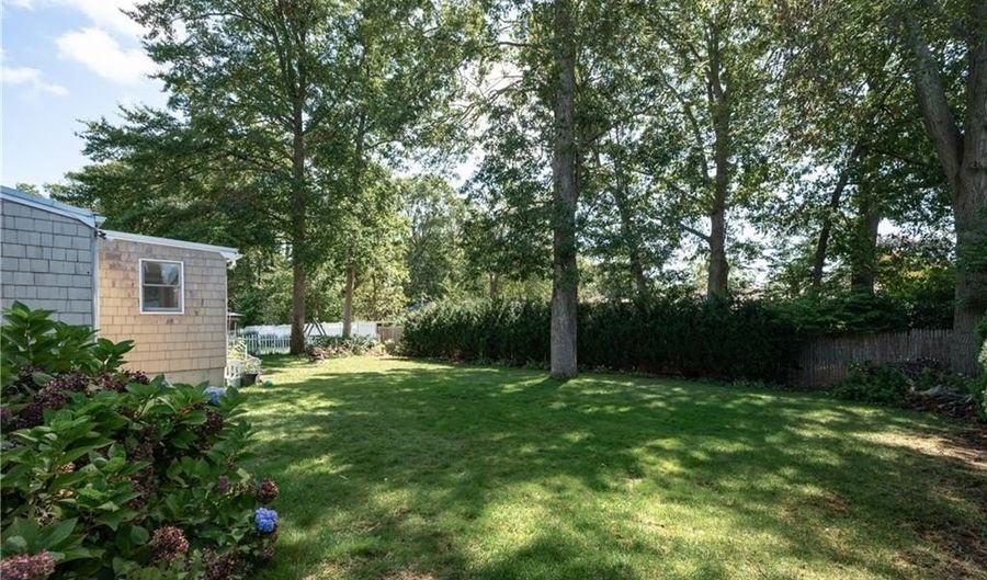 122 Belvedere Dr, Cranston, RI 02920 - 3 Beds, 2 Bath