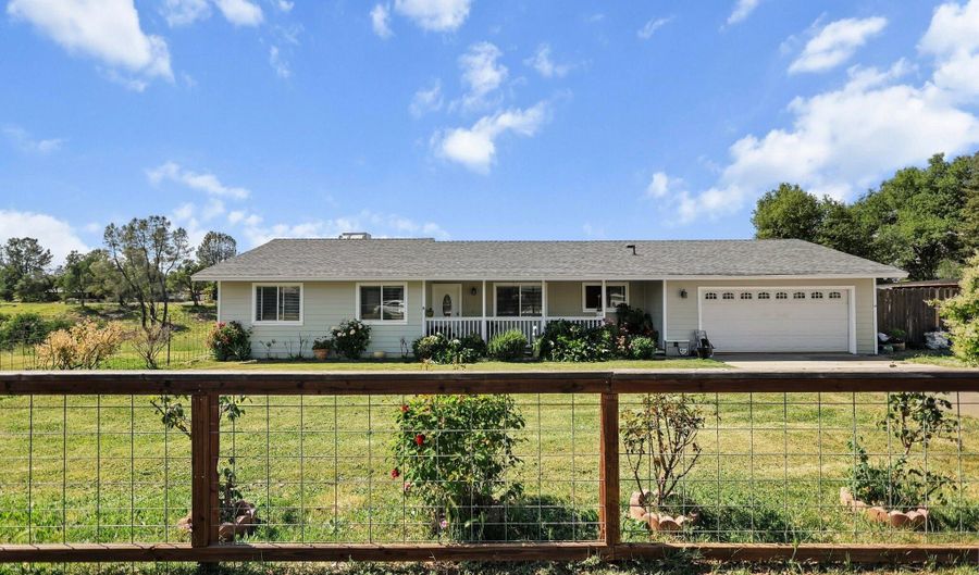 7102 Bohn Blvd, Anderson, CA 96007 - 3 Beds, 2 Bath