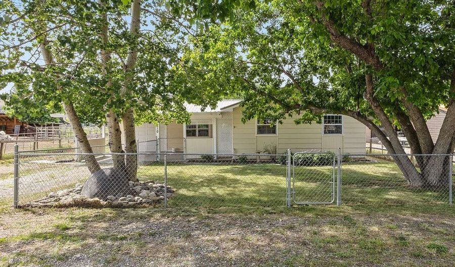 210 S Avis St, Absarokee, MT 59001 - 3 Beds, 2 Bath