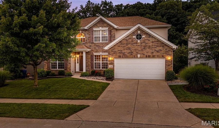 1388 Red Oak Plantation Dr, Ballwin, MO 63021 - 4 Beds, 5 Bath