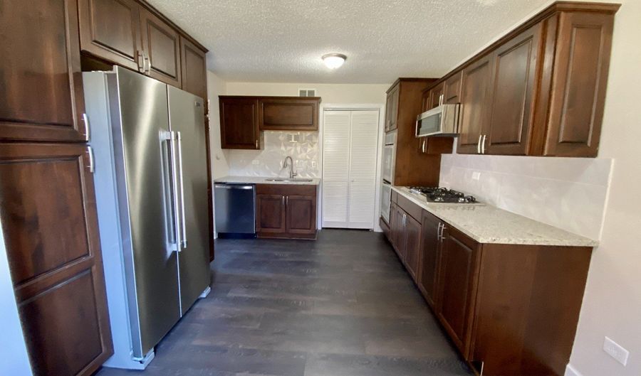 12752 S Kenneth Ave A, Alsip, IL 60803 - 3 Beds, 2 Bath