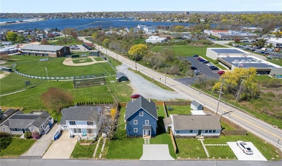 11 Gunning Ct, Middletown, RI 02842 - 2 Beds, 2 Bath