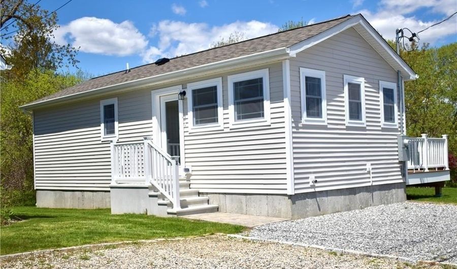 64 Burnside Ave, Narragansett, RI 02882 - 1 Beds, 1 Bath