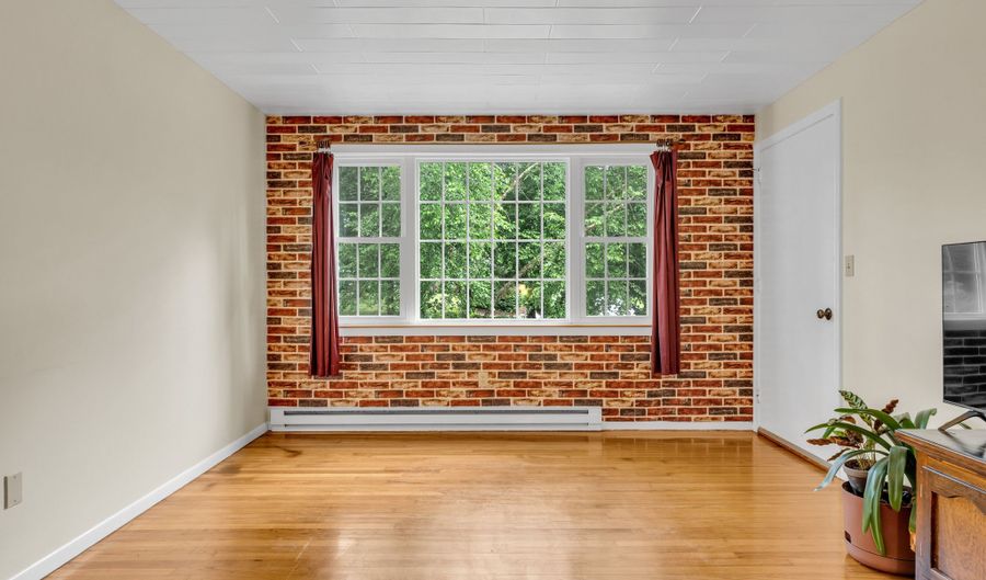 22 College St APT 3, Clinton, CT 06413 - 2 Beds, 1 Bath
