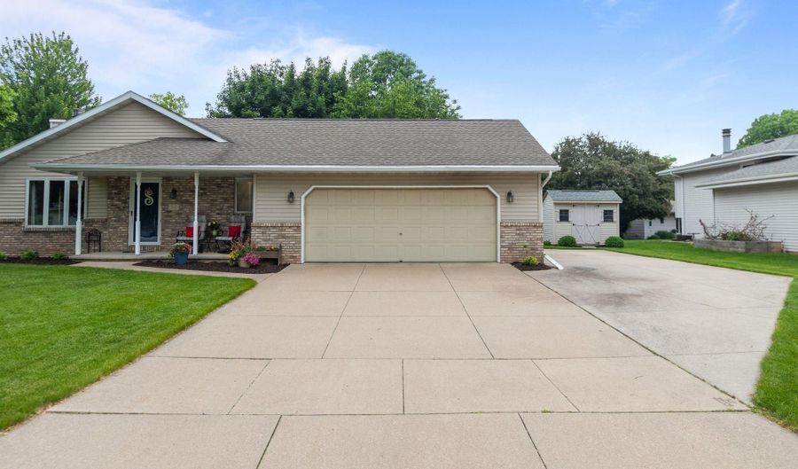 54 OPPORTUNITY Way, Appleton, WI 54915 - 3 Beds, 2 Bath