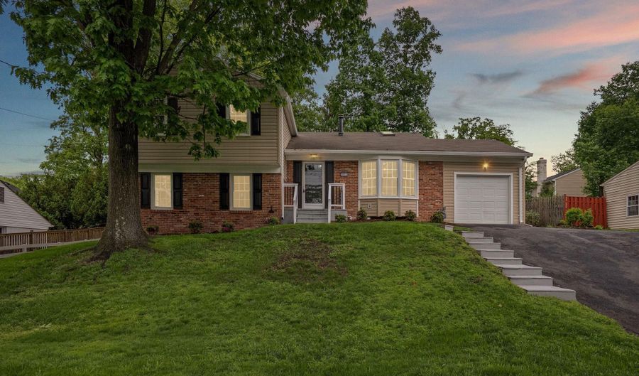 8815 TUCKERMAN Ln, Potomac, MD 20854 - 6 Beds, 3 Bath