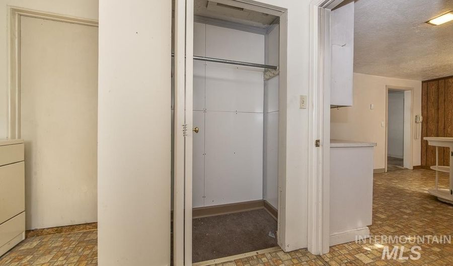 5207 W Peg St, Boise, ID 83706 - 2 Beds, 1 Bath