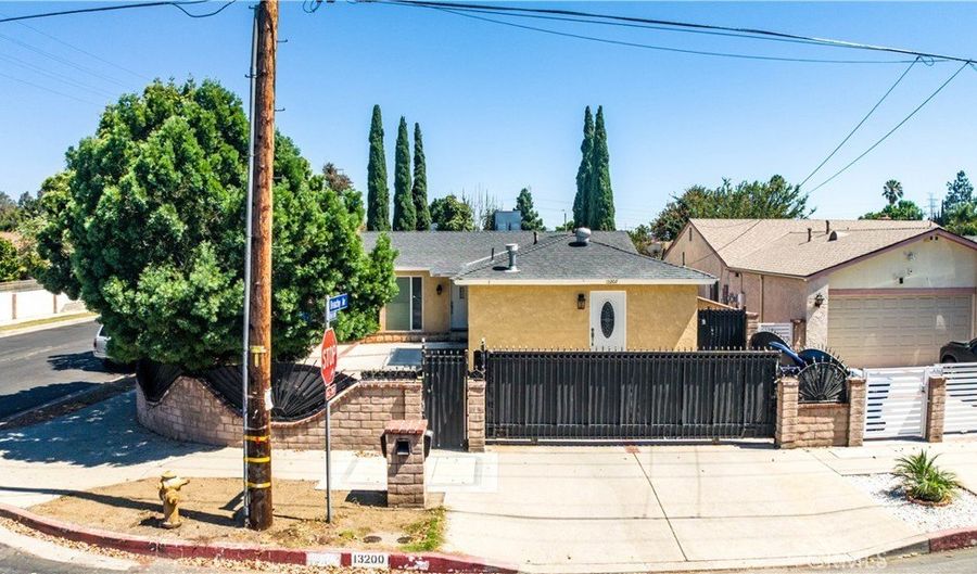 13200-13202 Wentworth St, Arleta, CA 91331 - 5 Beds, 3 Bath