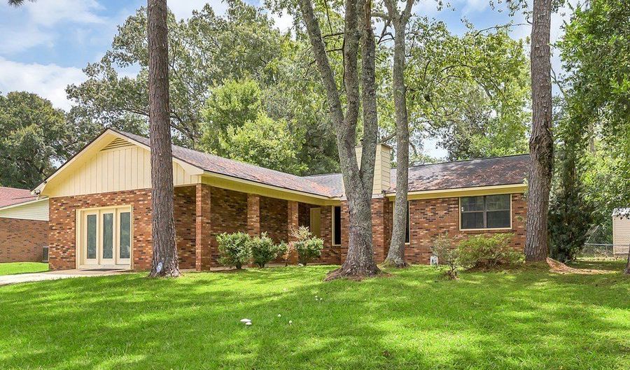 212 RAINTREE Dr, Albany, GA 31705 - 3 Beds, 2 Bath