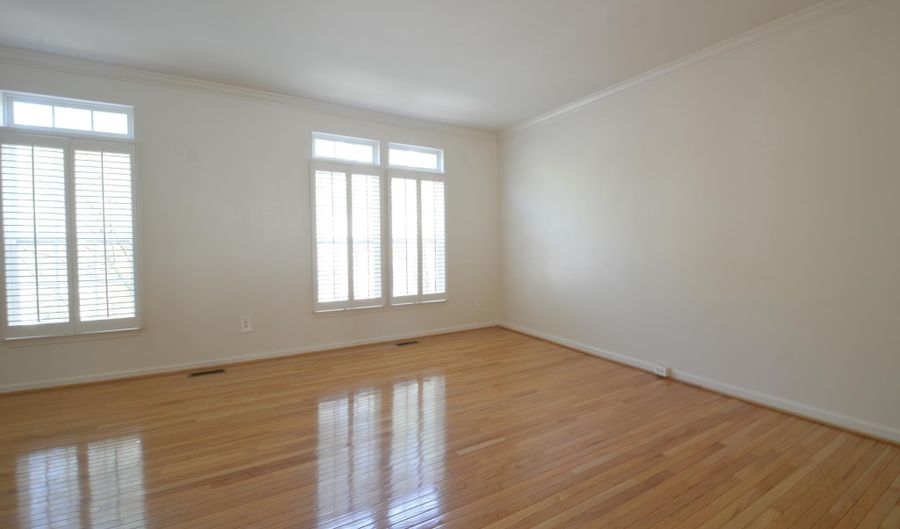 5080 GRIMM Dr, Alexandria, VA 22304 - 3 Beds, 2 Bath