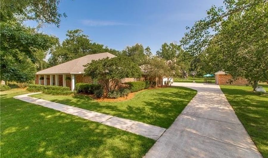 29645 J WILSON Rd, Albany, LA 70711 - 7 Beds, 4 Bath