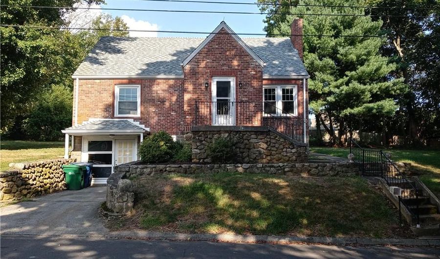 8 Olive St, Waterford, CT 06385 - 2 Beds, 2 Bath
