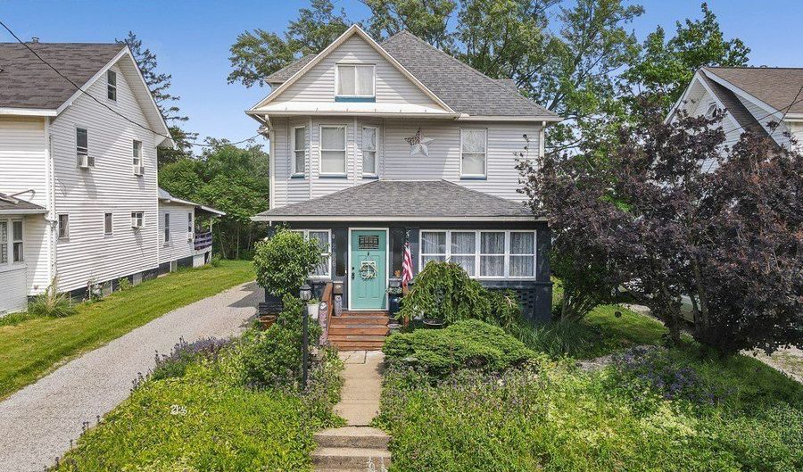 2126 S Arch Ave, Alliance, OH 44601 - 4 Beds, 2 Bath