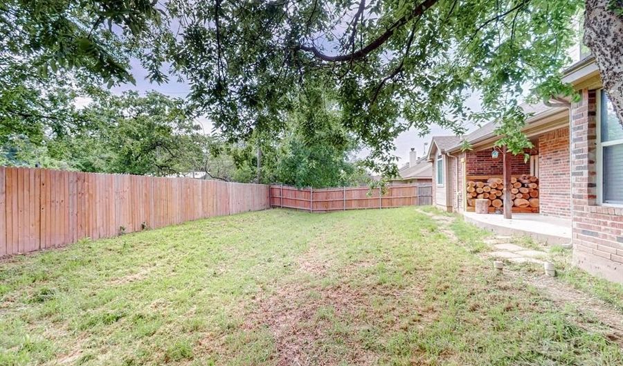 521 Smyth St, Aledo, TX 76008 - 3 Beds, 2 Bath