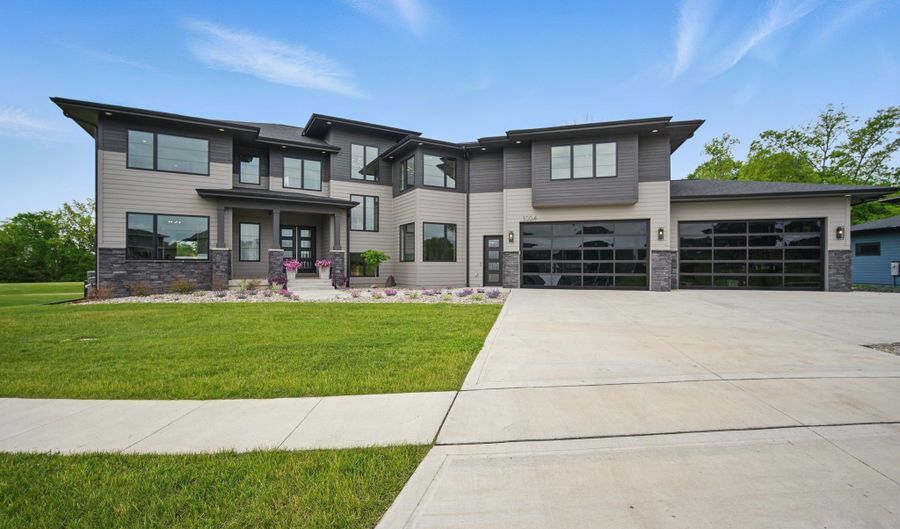 1004 NW Hugg Dr, Polk City, IA 50226 - 6 Beds, 6 Bath