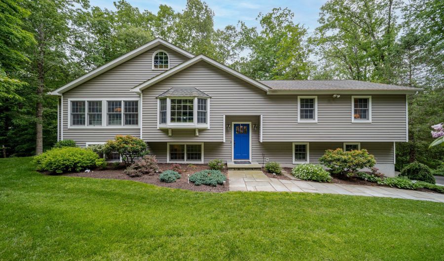 45 N Nabby Rd, Danbury, CT 06811 - 3 Beds, 3 Bath