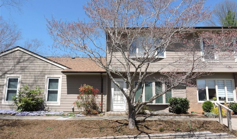 37 Elderberry Ln, Asheville, NC 28805 - 2 Beds, 2 Bath
