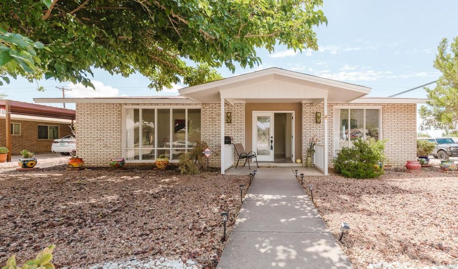 1705 Arizona Ave, Alamogordo, NM 88310 - 3 Beds, 2 Bath