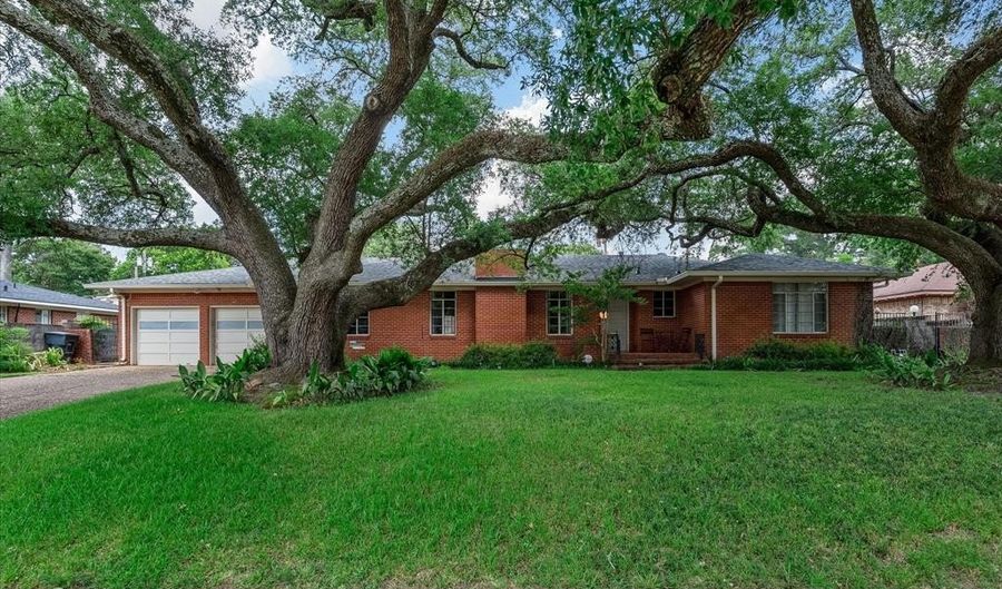 222 Stephenson St, Shreveport, LA 71104 - 3 Beds, 3 Bath