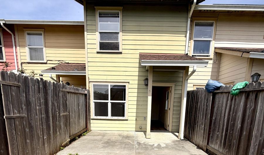 954 Courtyard Cir, Arcata, CA 95521 - 2 Beds, 3 Bath