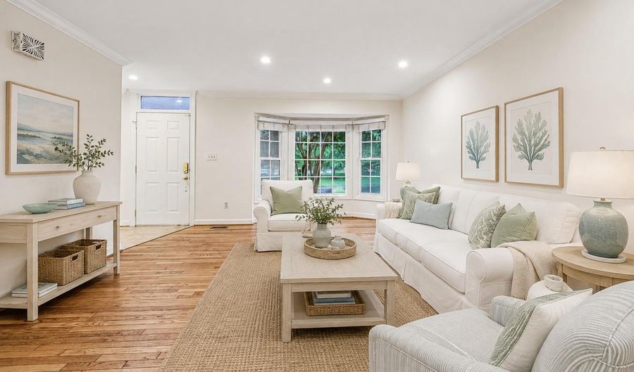 21208 HEDGEROW Ter, Ashburn, VA 20147 - 3 Beds, 4 Bath