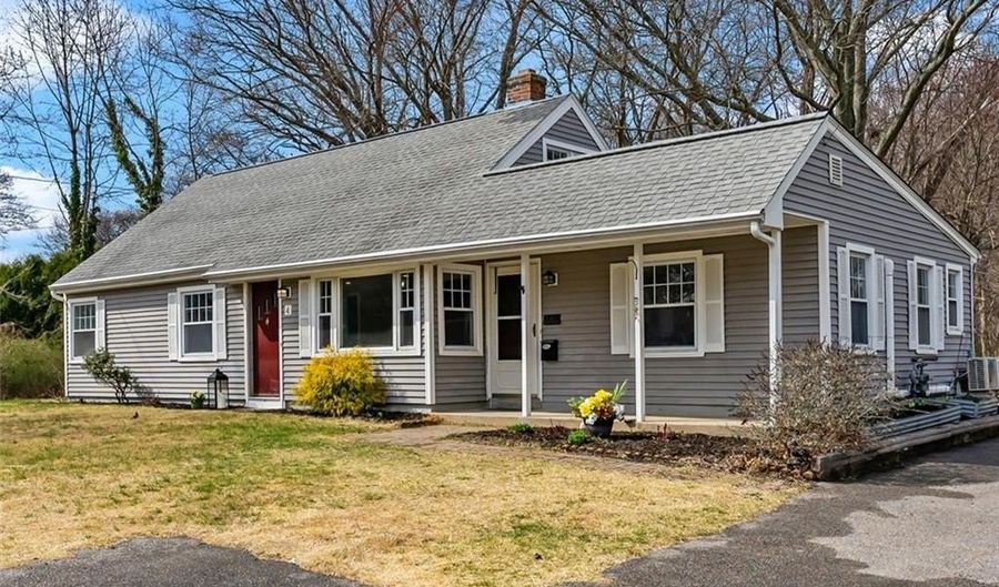 4 Sherbrooke Rd, Barrington, RI 02806 - 4 Beds, 2 Bath
