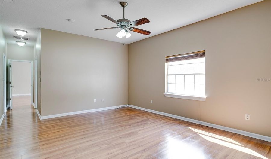 700 LAKE FRANCIS Dr, Apopka, FL 32712 - 3 Beds, 2 Bath