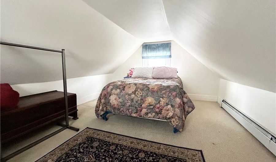302 State St, Bristol, RI 02809 - 2 Beds, 1 Bath